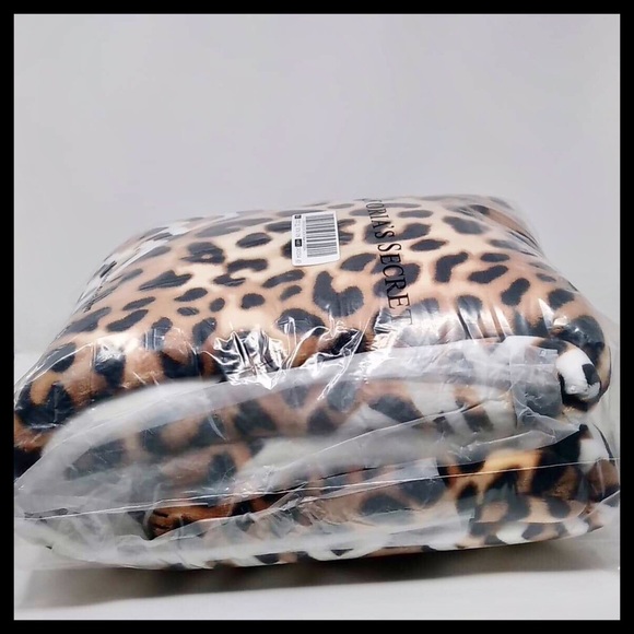 PINK NEW! SOFT SHERPA BLANKET
Leopard - Picture 3 of 5